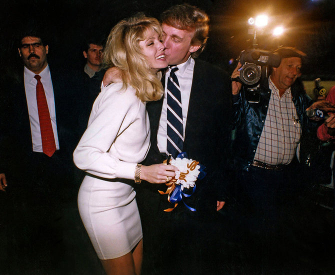 Vida Press nuotr./Donaldas Trumpas su Marla Maples