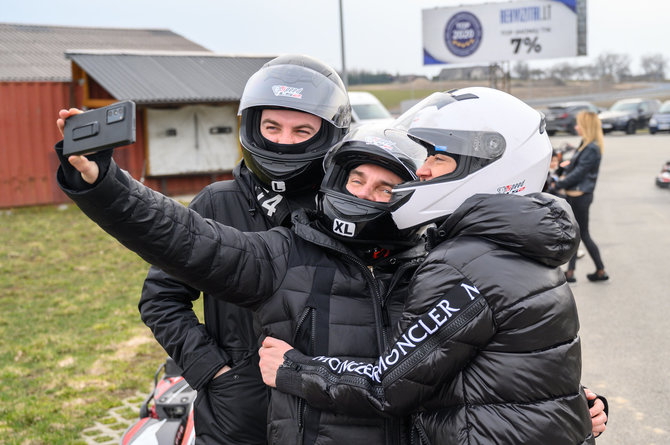 Loretos Kondratės nuotr. /Žinomi žmonės kartingų trasoje