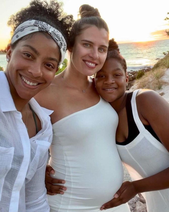 „Instagram“ nuotr./Anna Petrakova, Candace Parker ir Lailaa