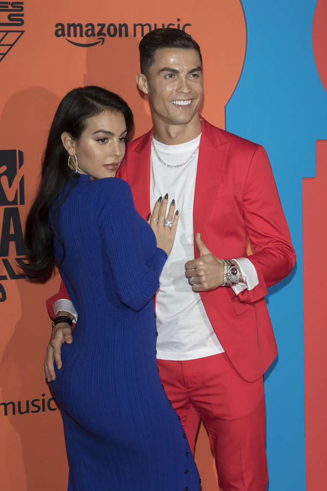 Vida Press nuotr./Cristiano Ronaldo su Georgina