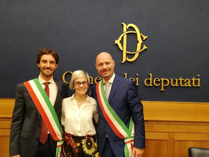 facebook.com/Bibbiano miestelio meras Andrea Carletti (dešinėje)
