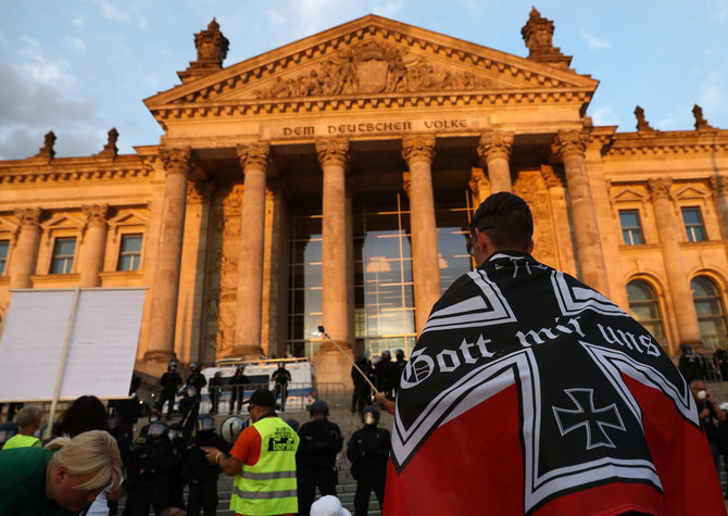 AFP/„Scanpix“ nuotr./Protestuotojai prie Vokietijos parlamento