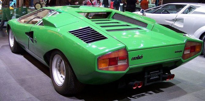 Tas mažas plyšelis – visas „Countach“ galinis stiklas