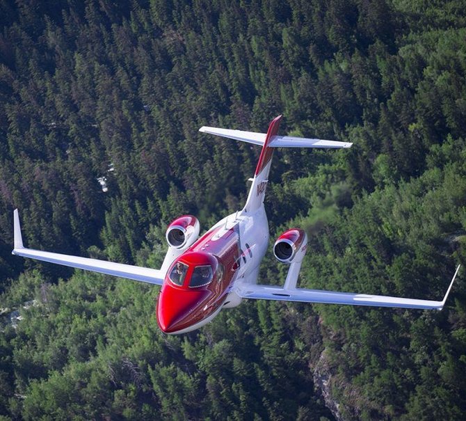 „HondaJet“ yra ypatingai gražus, ekonomiškas ir greitas kompaktiškas verslo klasės reaktyvinis lėktuvas