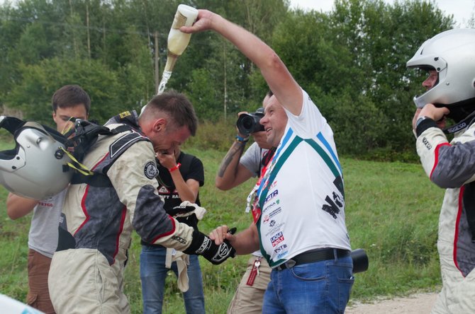 Andriaus Dubovo nuotr./„Samsonas Rally Rokiškis“ finišo akimirka