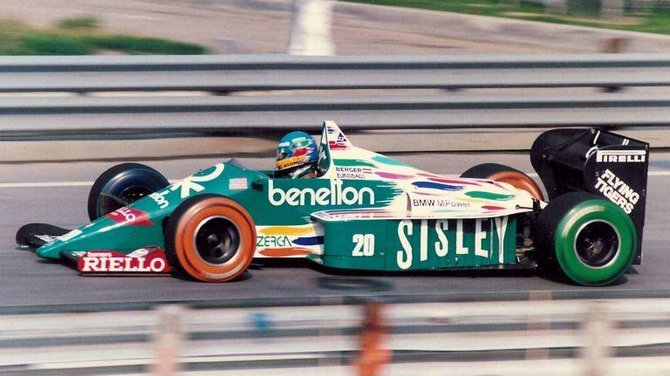 Wikimedia nuotr./Gerhardas Bergeris lekia savo Benetton B186 Detroite