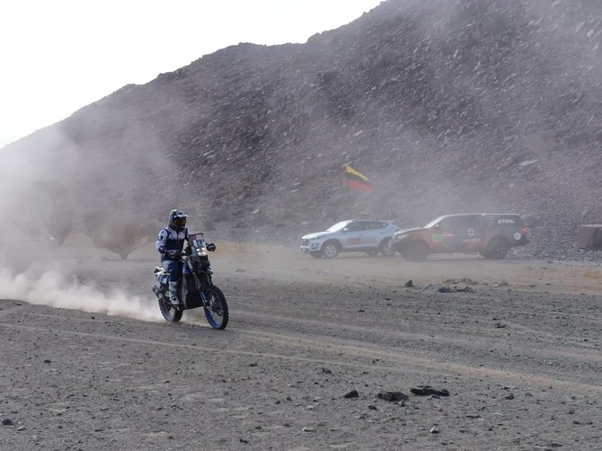 Žilvino Pekarsko nuotr./Arūnas Gelažninkas antram Dakaro etape