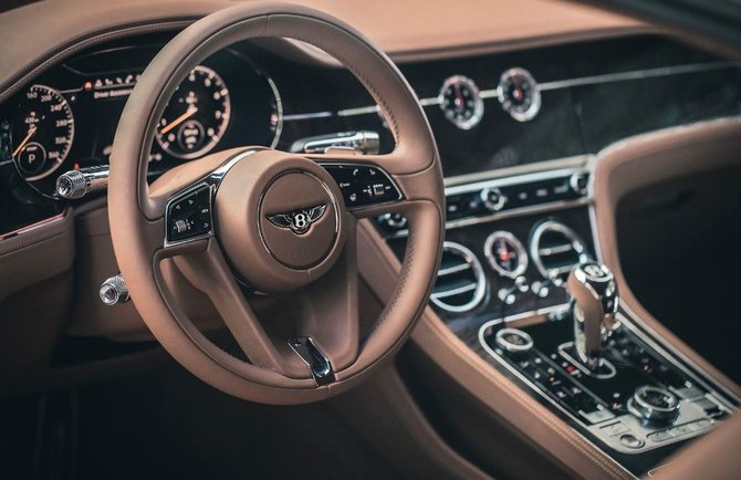 Gamintojų nuotr./„Bentley Continental GT V8“