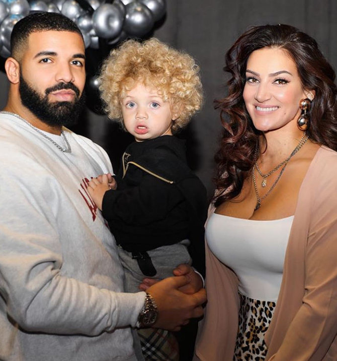 „Instagram“ nuotr./Drake'as su sūnumi Adoniu ir jo mama Sophie Brussaux