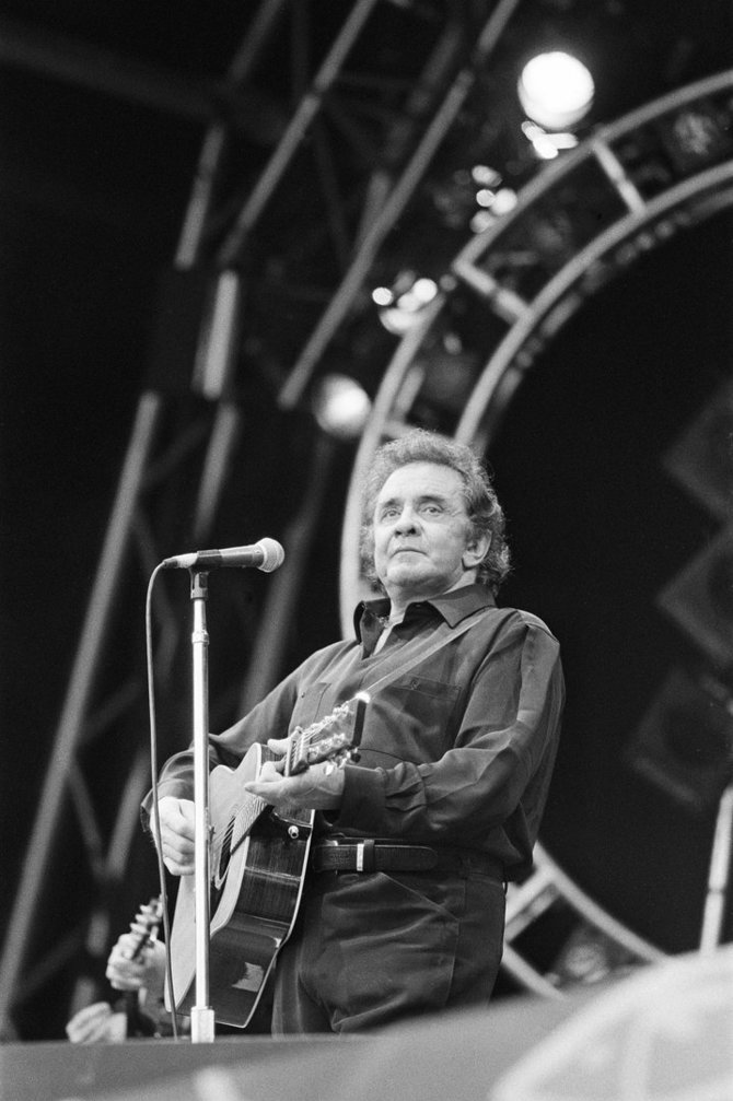 Vida Press nuotr./Johnny Cashas 1994 m. Glastonbury festivalyje