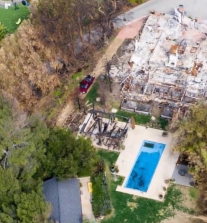 Vida Press nuotr./Liamo Hemswortho namų Malibu griuvėsiai