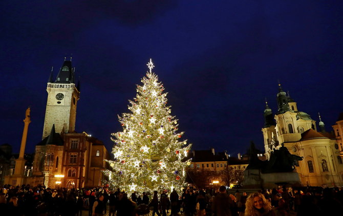 „Reuters“/„Scanpix“ nuotr./2020 m. Prahos kalėdinė eglė