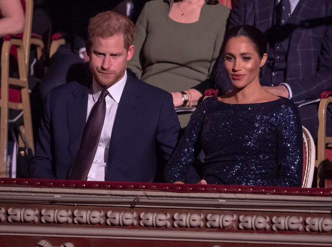 „Reuters“/„Scanpix“ nuotr./Princas Harry ir Meghan Markle labdaros renginyje „Royal Albert Hall“ 2019 m.