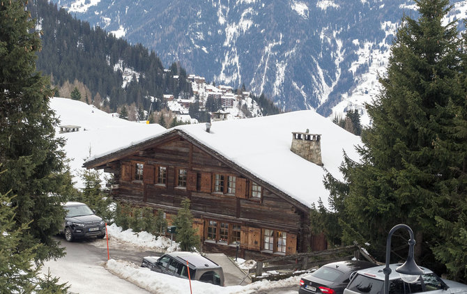 Vida Press nuotr./Princui Andrew tebepriklausantis namas Šveicarijos slidinėjimo kurorte