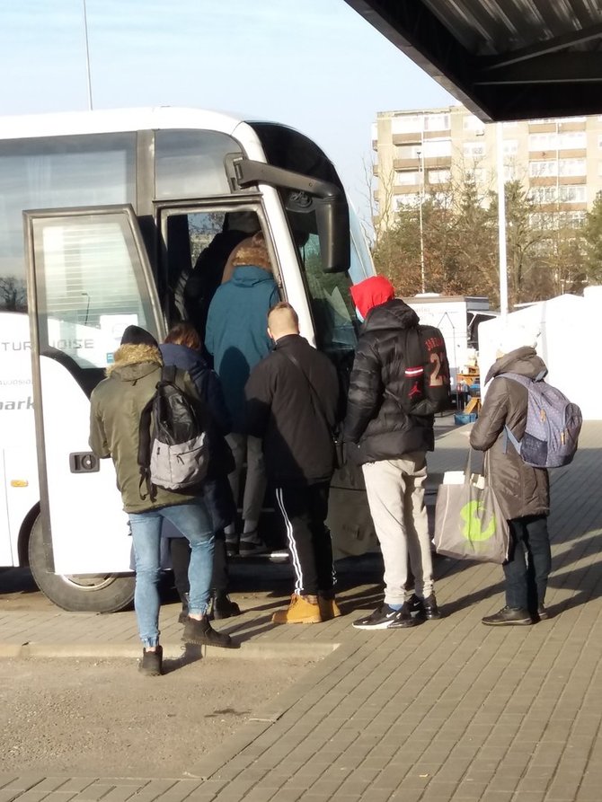 Kėdainių mugė/Žmonės lipa į autobusą