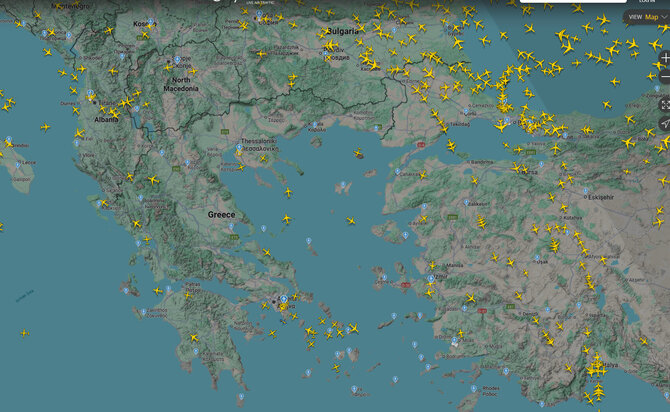 Flightradar24.com/Graikijoje 16.45 val. daugėja lėktuvų oro erdvėje