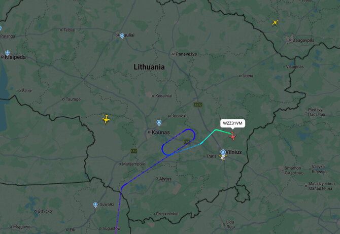 Flightradar24.com/Lėktuvas, atskridęs iš Tel Avivo, suka ratus netoli Vilniaus