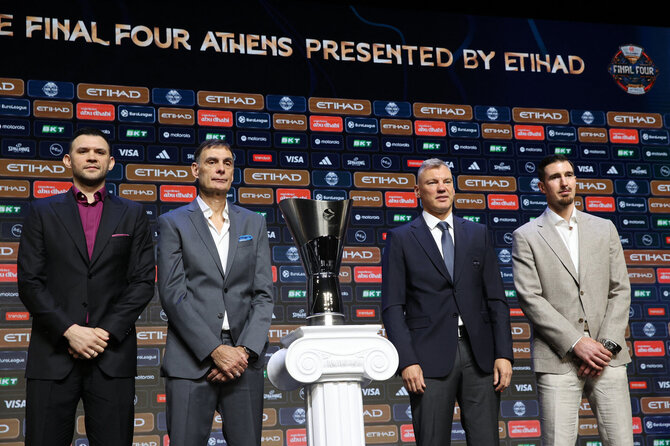 Vida Press nuotr./Kostas Papanikolaou, Georgios Bartzokas, Šarūnas Jasikevičius ir Nando De Colo
