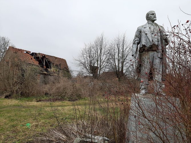 Bendruomenės albumo nuotr./Vladimiro Lenino skulptūra Karaliaučiaus Matininkų gyvenvietėje