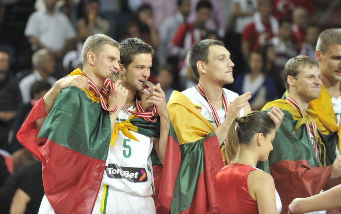 „Scanpix“ nuotr./Lietuvos krepšinio rinktinė – 2010 m. pasaulio čempionato prizininkė