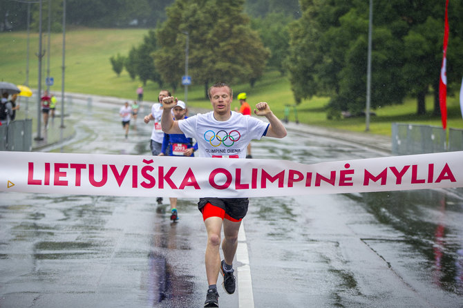 Roko Lukoševičiaus nuotr./Olimpinė diena 2021: šventinės nuotaikos nesujaukė net prapliupęs lietus