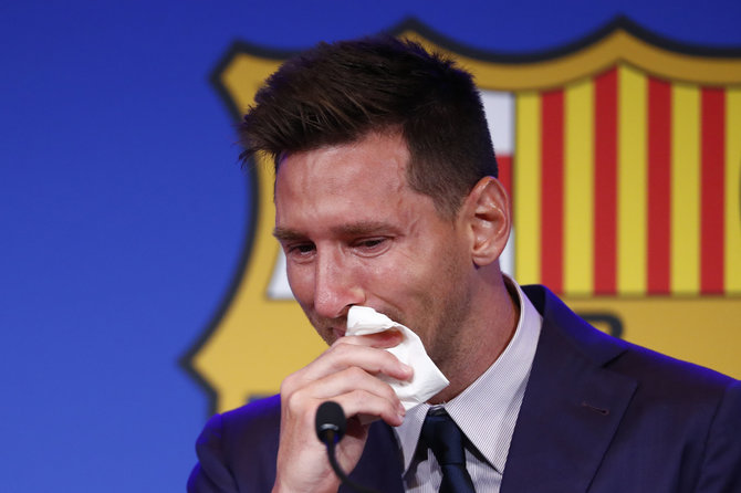 „Scanpix“ nuotr./Lionelis Messi „Barcelona“ klubą 2021 m. paliko su ašaromis akyse.