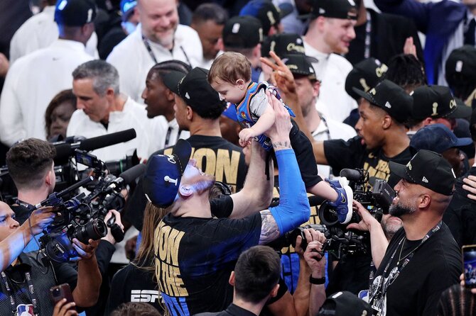 „Scanpix“ nuotr./Isaiah Hartensteinas su sūnumi