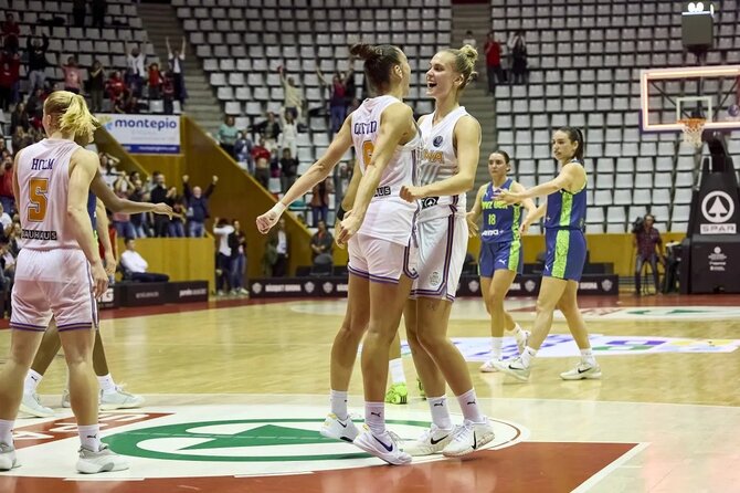 FIBA nuotr./Justė Jocytė (dešinėje)