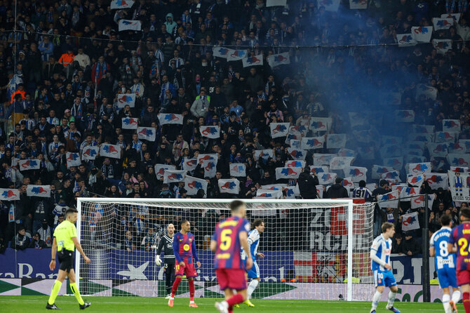 „Scanpix“ nuotr./„Espanyol“ sirgalių plakatai