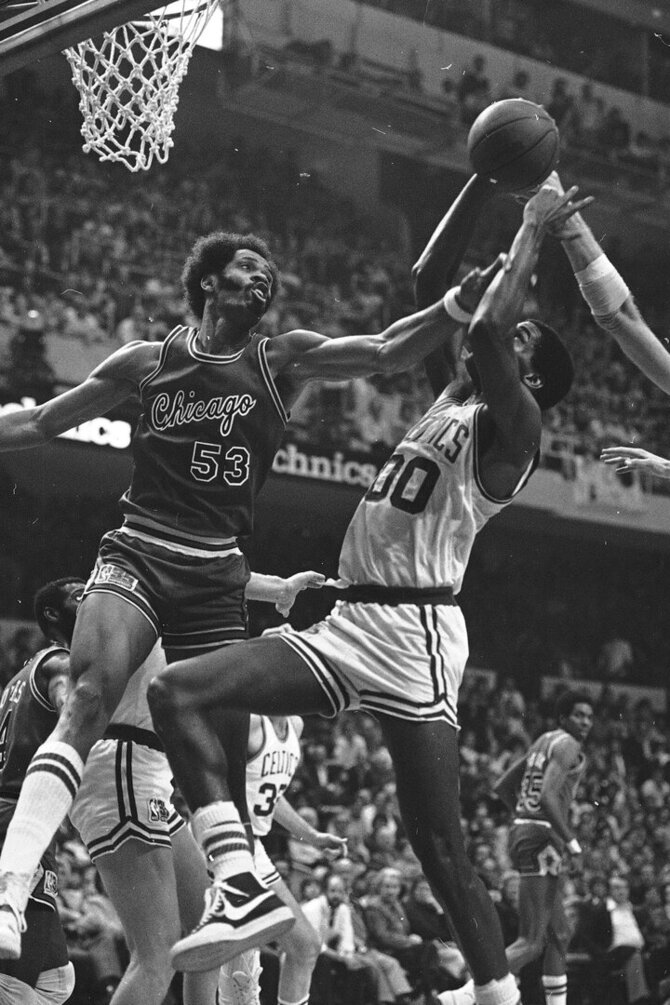 „Scanpix“/AP nuotr./Artis Gilmore'as (53 nr.) blokuoja varžovą