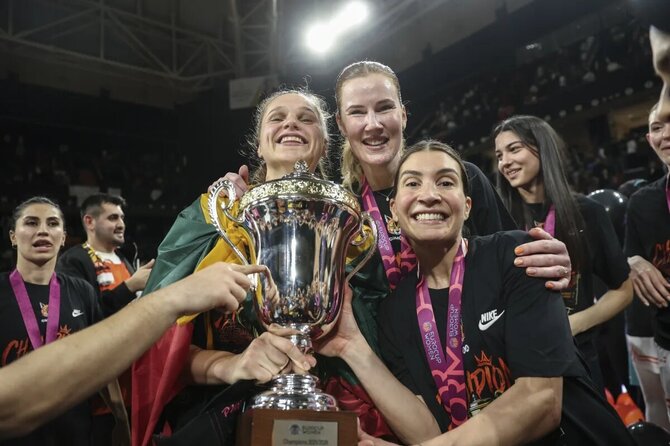 FIBA nuotr./Lauros Juškaitės ir Eglės Šventoraitės triumfas