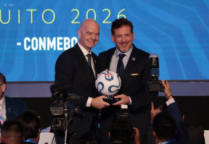 Scanpix/IMAGO/Agencia Prensa-Independiente nuotr./Gianni Infantino ir Alejandro Dominguezas