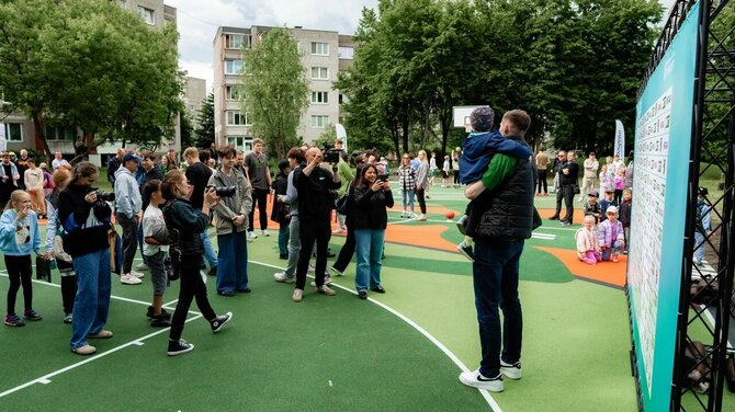 zalgiris.lt nuotr./Kaune atnaujinta Šilainių krepšinio aikštelė