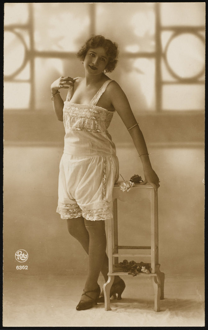 „Scanpix“ nuotr./1920-ųjų moteriški apatiniai
