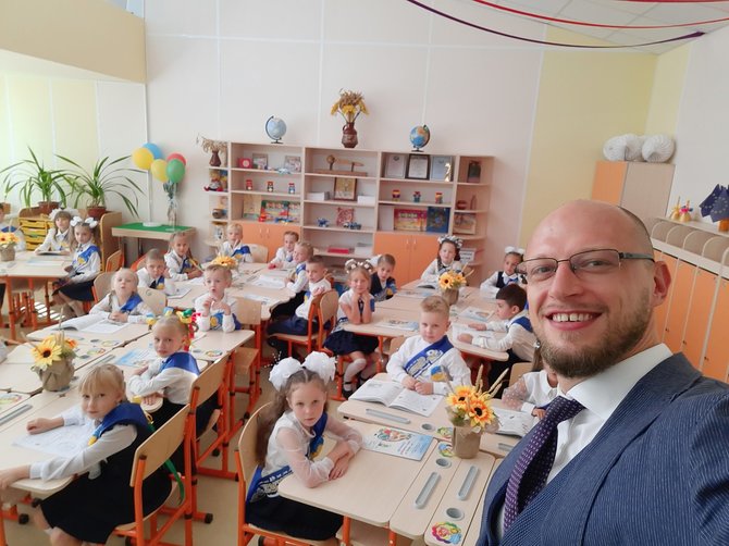 Artūro Žarnovskio nuotr./Artūras Žarnovskis padėjo rekonstruoti susprogdintą mokyklą Avdijivkos miestelyje, Donecko regione
