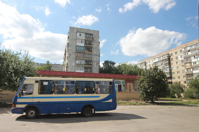 Artūro Žarnovskio nuotr./Artūras Žarnovskis padėjo rekonstruoti susprogdintą mokyklą Avdijivkos miestelyje, Donecko regione