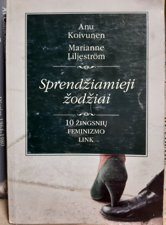 Knygos viršelis/„Sprendžiamieji žodžiai: 10 žingsnių feminizmo link“