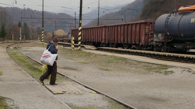 kadras iš filmo/„Greitieji traukiniai, sulėtinkit tempą ir išnykit“, Saško Protja, 2020