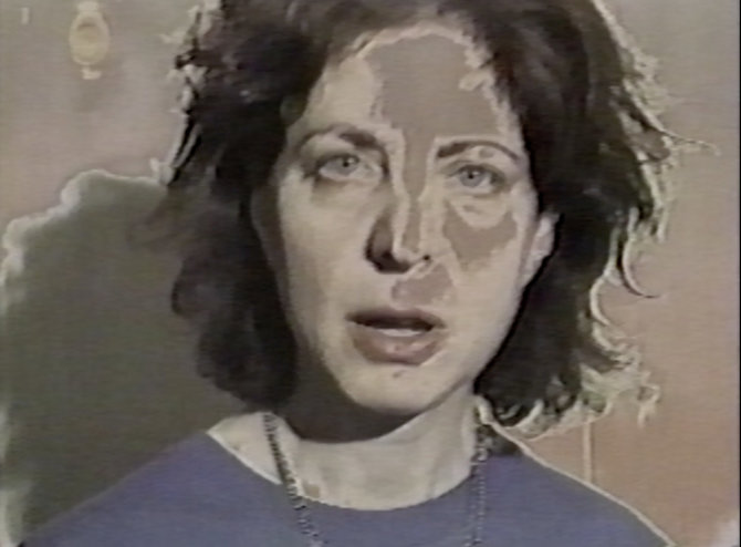 Menininkės ir galerijos „Esther Schipper“ Berlyne nuotr./Ištrauka iš Julios Scher 1996 m. filmo „MTV Pilot“, 1996 metai
