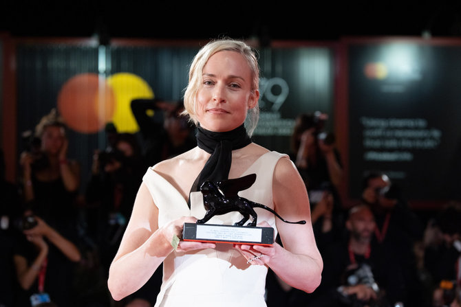 „Scanpix“ nuotr./Katie Davidson pelnė geriausio dokumentinio filmo Venecijos kino festivalyje, 2022 m.