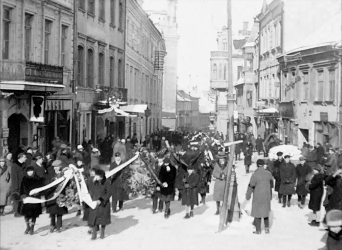 Kadras iš filmo/Kino kronika „Lietuvos patriarcho dr. Jono Basanavičiaus laidotuvės Vilniuje“ (1927)