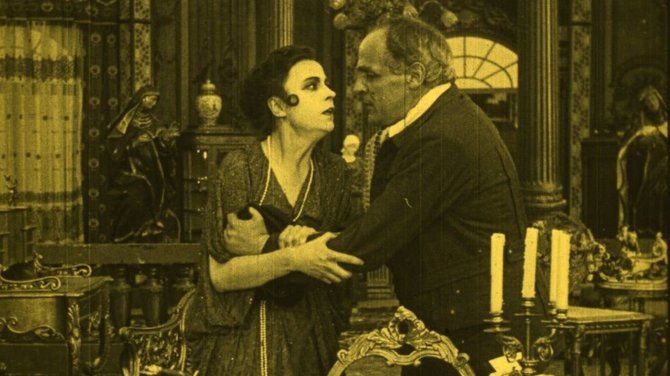 Stop kadras/Asta Nielsen filme „Biržos karalienė“