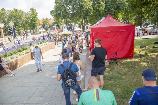 Ernestos Čičiurkaitės / 15min nuotr./Vakcinacija per Jūros šventę