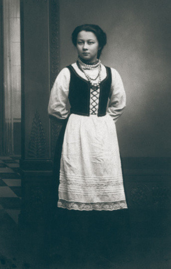 Iš V.Landsbergio knygos „Mamutė. Ona Jablonskytė-Landsbergienė“; Petkevičių šeimos archyvas./Ona Jablonskytė-Landsbergienė apie 1910 m.