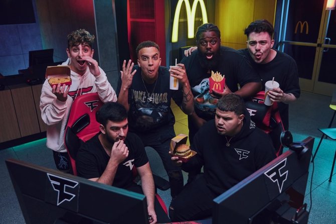 „FaZe Clan“ ir „McDonalds“ partnerystė. „FaZe Clan“ nuotrauka.