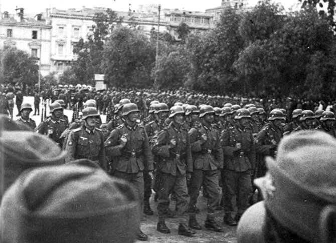 Leidyklos „Briedis“ nuotr./„Brandenburgiečiai“ dalyvauja pergalės parade Atėnuose 1941 m. gegužės 3 d.