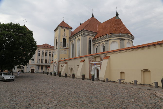 Arūno Baltėno nuotr./Kauno bernardinių vienuolyno tvora ir Švč. Trejybės bažnyčia (dabar – kunigų seminarija)