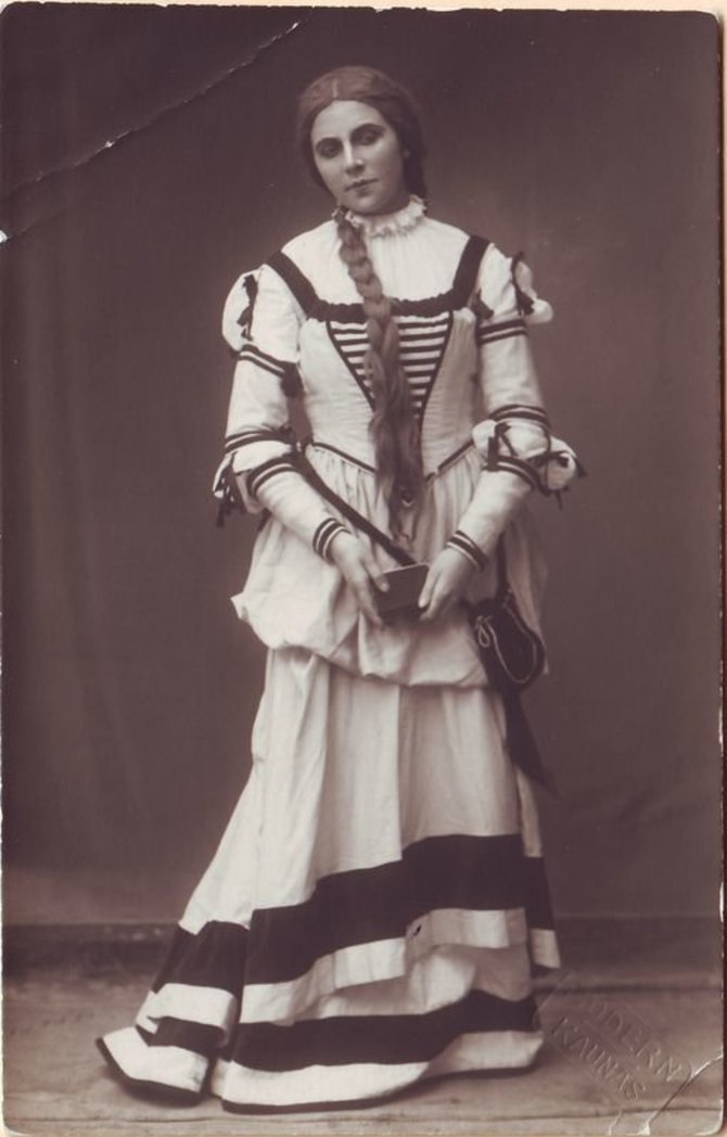 „Europeana“ nuotr./Mikaela – Adelė Galaunienė. G.Bisset „Karmen“. 1924 m. 