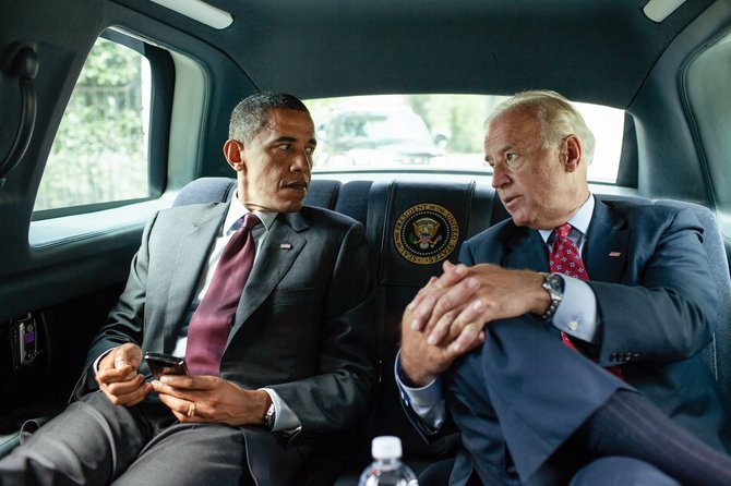 Pete Souza nuotr./Obama ir tuometinis viceprezidentas Joe Bidenas