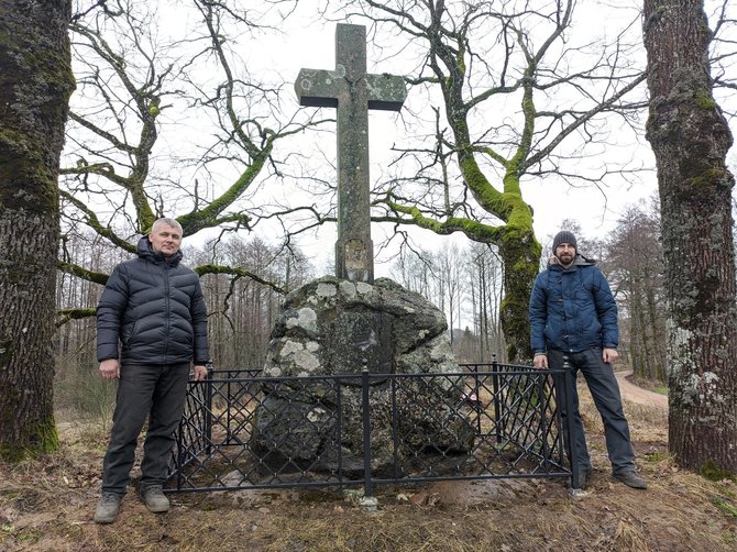 Telšių kultūros centro nuotr./Kalviai Arūnas Kačinskas ir Rimvydas Kazlauskas